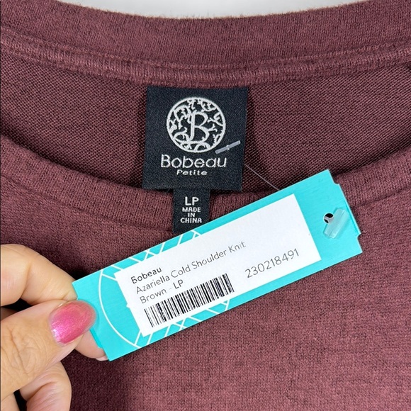 Bobeau Rich Brown Cold Shoulder Top - Picture 2 of 6
